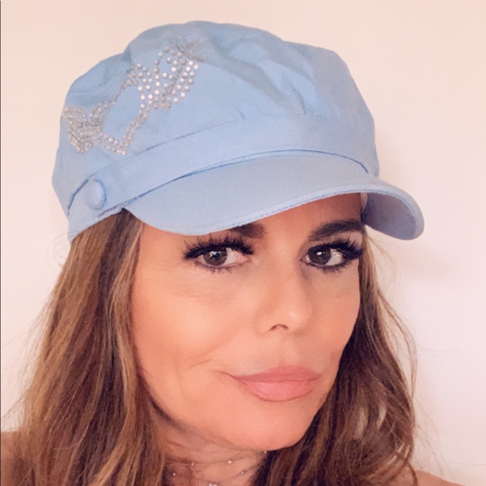 Fiddler cap style hat